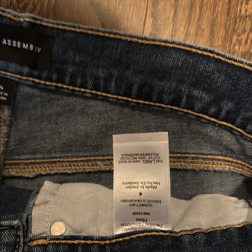 Free Assembly Denim Jeans - Picture 3 of 4